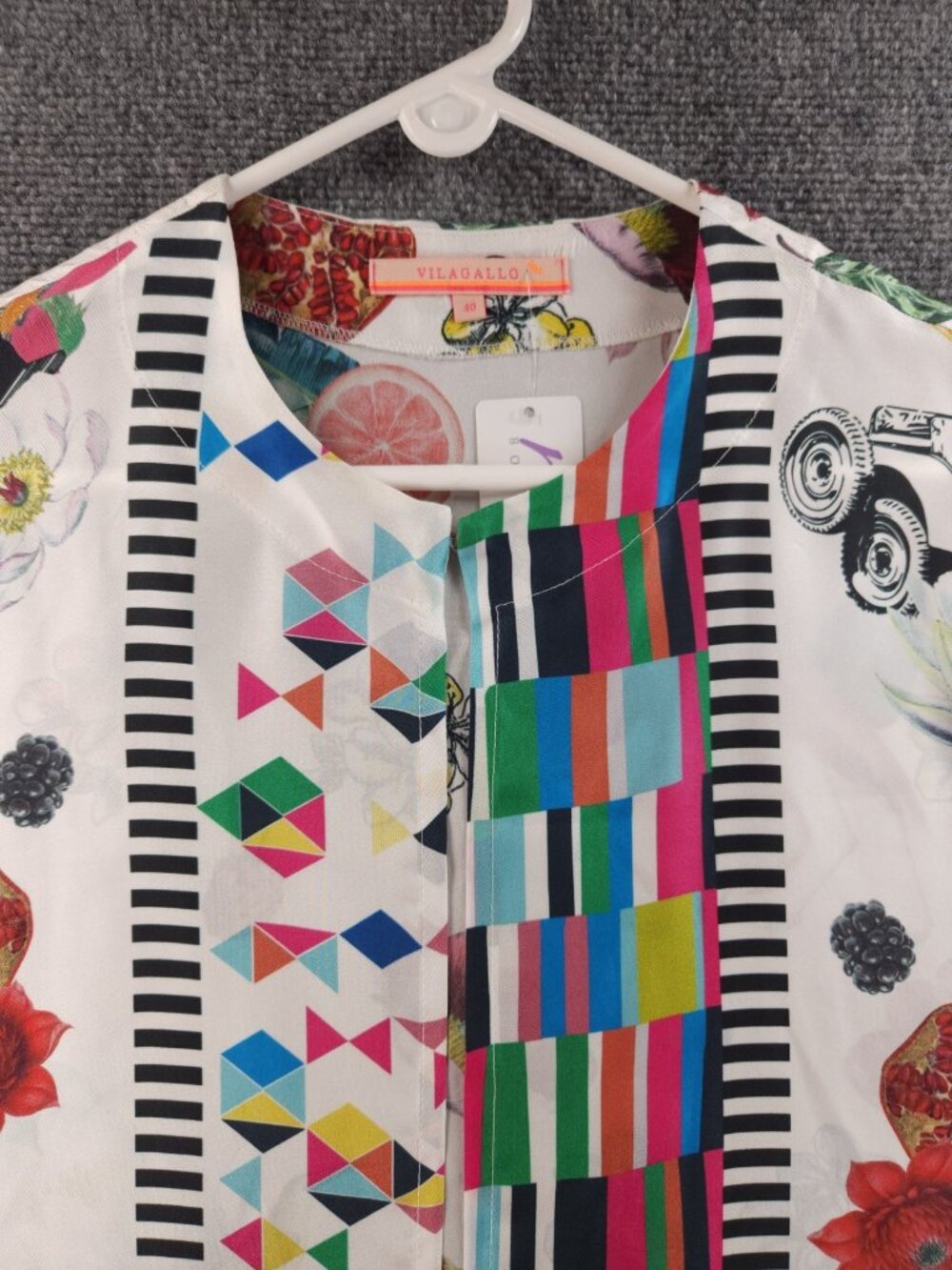NWT Vilagallo Top Lightweight Open Graphic Print Floral Feathers Size 40 Silk